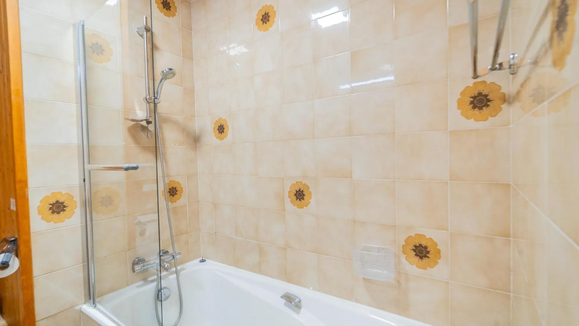 Studio Cabine Avec Terrasse, Parking, 4 Pers, Centre Village, Proche Pistes Et Commerces - Fr-1-437-92 Ла-Клюсаз